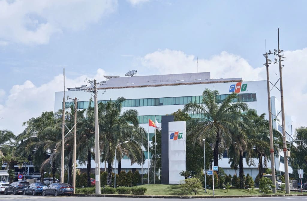 TÒA NHÀ FPT TÂN THUẬN 2